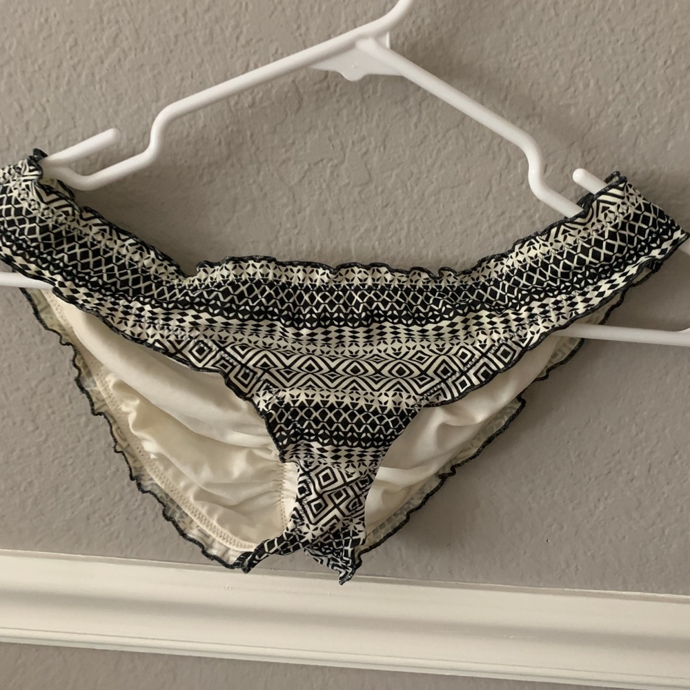 Ruffled VS bottoms
